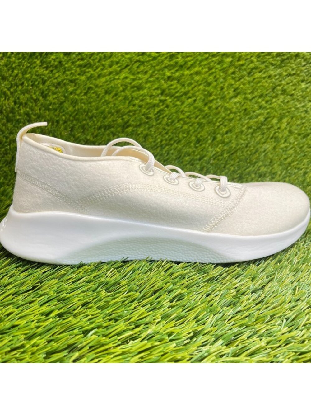 Allbirds SuperLight Wool Runners Womens Size 8 Beige Athletic Shoes Sneakers